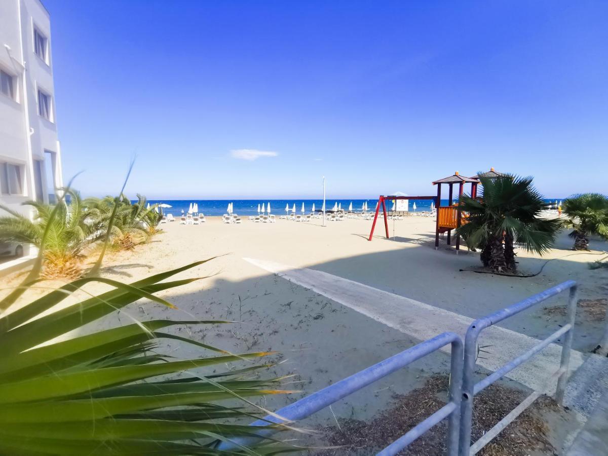 Sea-Esta Seaview Apartment, 200 Meters To The Beach Larnaca Eksteriør billede